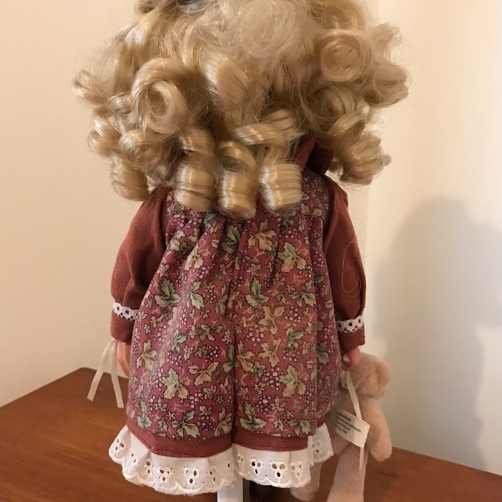 SEYMOUR MANN COLLECTOR DOLL - Picture 2 of 3